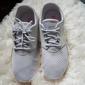 New Balance  Sneakers Fuel Core Size 5 1/2 Women's Size 7 Light Gray New